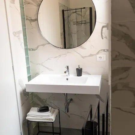 Alexander House Guest house *